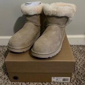 Saniya Shearling Mini Uggs